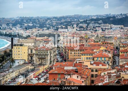 Blick auf Nizza von Castle Hill, Historischem Park, Nizza, französischer Riviera, Cote d'Azur, Frankreich. Stockfoto