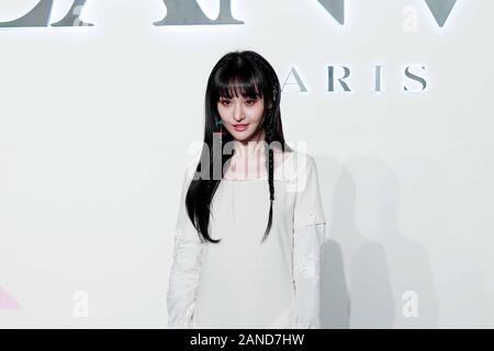 Chinesische Schauspielerin Zheng Jia besucht Lanvin 130-jährigen Jubiläum in Shanghai, China, 6. Dezember 2019. Stockfoto