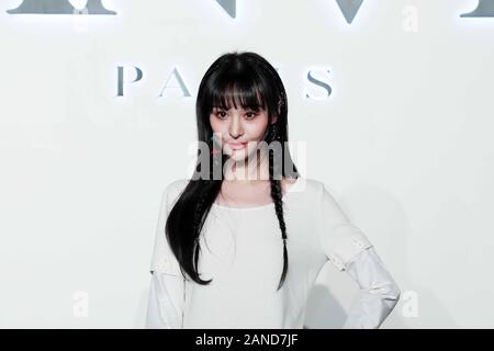 Chinesische Schauspielerin Zheng Jia besucht Lanvin 130-jährigen Jubiläum in Shanghai, China, 6. Dezember 2019. Stockfoto