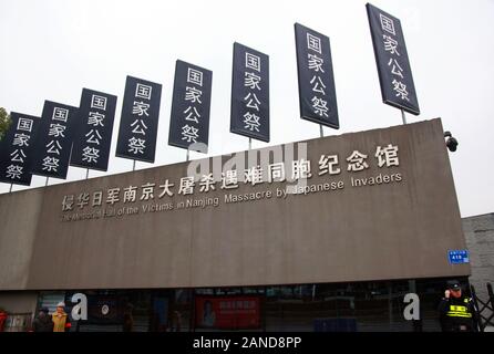 Nationale Gedenktafeln an der Memorial Hall der Opfer in Nanjing Massaker durch die Japanischen Invasoren zu Ehren des 6. Nationalen m installiert Stockfoto