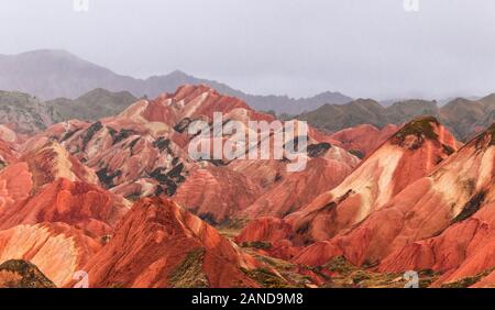 ---- Blick auf Danxia Relief in Zhangye Stadt im Nordwesten der chinesischen Provinz Gansu, 2. Oktober 2019. Stockfoto