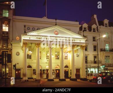 Theatre Royal Haymarket bei Dämmerung, Haymarket, City of Westminster, Greater London, England, Vereinigtes Königreich Stockfoto