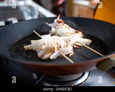 Cuttefish Kochen in der Küche zu Hause. Stockfoto