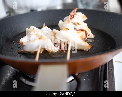 Cuttefish Kochen in der Küche zu Hause. Stockfoto