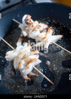 Cuttefish Kochen in der Küche zu Hause. Stockfoto