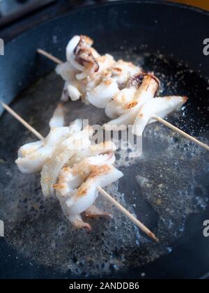 Cuttefish Kochen in der Küche zu Hause. Stockfoto