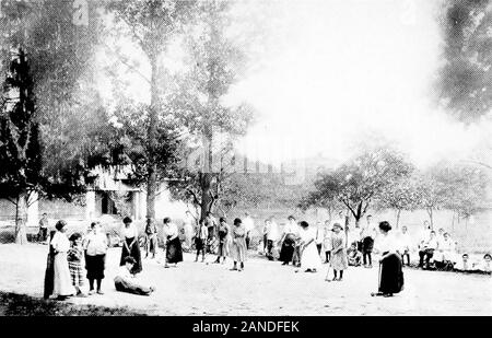 Pflege und Erziehung der verkrüppelte Kinder in den Vereinigten Staaten. Spezielle Gymnastik vor einem Spiegel. (Siehe Seite 149) Krankenhaus für Missbildungen und gemeinsame Krankheiten, New York City. Spielplatz Stockfoto