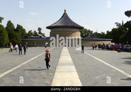 Imperiales Himmelskammergebäude in der Nähe des runden Mound-Altars im Himmelskomplex in Peking, China Stockfoto