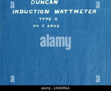 Vergleichende Tests der Induktion wattmeter. Port Wayne Induktion l^ attmeter Typ V/, Daten, die den Effekt aus der Änderung der Temperatur bei 20^laden. Potential = 110,0-lll. S voltsPower Faktor = .99 Frequenz = 60 Zyklen/Sek., &Lt;^I - Aktuelle Temperatur Registriert 2,0 63,5 95,9 2,0 82,3 95,5 2,0 102,6 87,3 2,0 123,5 97,6.- iimimvBusmmt: ^JMLMiM -:-{  P-C --^:: ci-II-jt^?s o. 1^0^ Fort V/ayne Induktion Wattmeter Typ Y Shtmt Verlust - 1,9 Watt bei 110 Volt und 60 Zyklen/sexf. Reihe Verlust = 6,5 10 Ampere und 30 cyoles/sec Bestimmung von Flux (Quadrature Ampere Volt ITatts Stockfoto