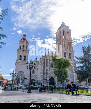 Saltillo, Coahuila, Mexiko - 21. November 2019: Catedral de Santiago Apóstol, in Saltillo, an der Plaza de Armas im Jahre 1745 durch den Priester Felipe S angehoben Stockfoto