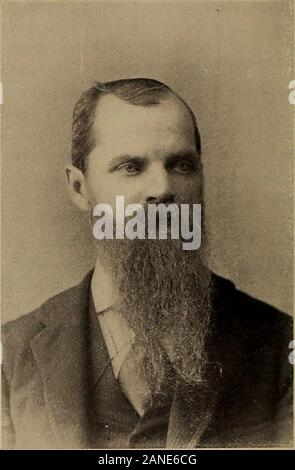 Männer der Fortschritte; Biographische Skizzen und Porträts von Führungskräften in Wirtschaft und Berufsleben in Rhode Island und Providence Plantations. e war der Gründer und der erste Präsident der Vorsehung. Er ist Mitglied der Englischen und Amerikanischen Folk-Lore Gesellschaften, der irische literarische Gesellschaft von London, der Ameri-can-historische Gesellschaft, des Indischen Rechte Asso- ciation, der Söhne der amerikanischen Revolution, und die Vereinigten Staaten Veteran Freiwillige Associationof Rhode Island. Er heiratete, 5. Juli 1870, MissCora Allen Leonard von Taunton, Massachusetts, der diedDecember 11, 18 Stockfoto