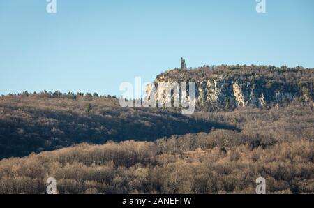 Skytop Turm und Eagle Cliff, Mohonk Preserve, Upstate New York in den USA im Herbst Stockfoto