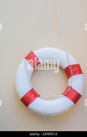 Schwimmen Rohr an der Wand für Sicherheit Stockfoto