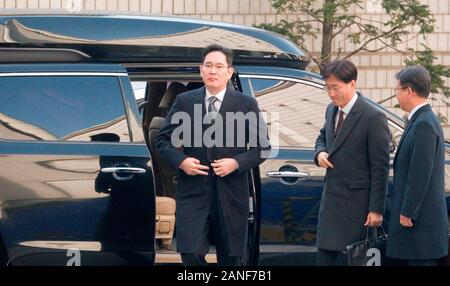 Seoul in Südkorea. 17. Januar, 2020. Seoul, Südkorea. 17. Januar, 2020. Lee Jae-Yong, Jan 17, 2020: Samsung Electronics Vice Chairman Lee Jae-Yong kommt an der Seoul High Court in Seoul, Südkorea. Lee besuchte am Freitag ein einspruchsverfahren Versuch nach der Oberste Gerichtshof das Berufungsgericht im August bestellt, 2019 seine suspendierten Haftstrafe für Ihn über Bestechung ein Vertrauter des inhaftierten ehemaligen Präsidenten Park Geun-Hye zu überprüfen, lokale Medien berichtet. Quelle: Lee Jae-Won/LBA/Alamy leben Nachrichten Stockfoto