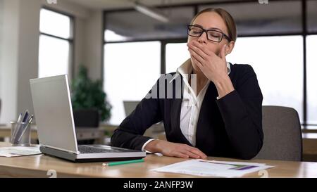 Gelangweilt Geschaftsfrau Mude Von Monotonen Job Desinteressiert An Langweilige Arbeit Stockfotografie Alamy