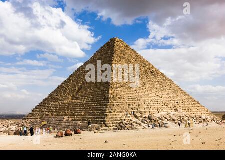 Pyramide von Menkaure, Große Pyramiden, die drei Großen Pyramiden, in sandiger Wüste, gizeh, kairo, Ägypten, Nordafrika, Afrika Stockfoto