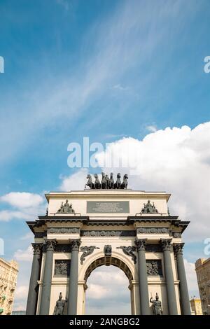 Triumphbogen von Moskau Tor auf Kutuzov Avenue in Moskau, Russland Stockfoto