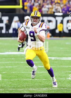 LSU Tiger Quarterback Joe Fuchsbau (9) Läuft für yardage gegen die Clemson Tiger während der NCAA College Football Endspiel nationale Meisterschaft Spiel Montag, Januar 13, 2020 in New Orleans. LSU besiegte Clemson 42-25. (Foto von IOS/ESPA-Bilder) Stockfoto