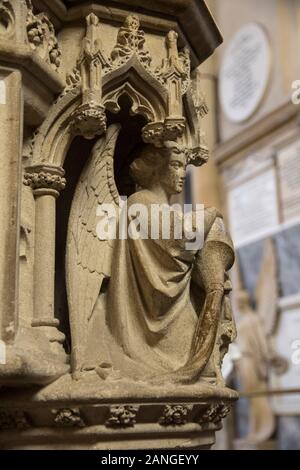 Badewanne, Großbritannien - 10 April, 2019. Innenraum der Abtei von Bath eine anglikanische Pfarrkirche und ehemalige Benediktinerkloster im 7. Jahrhundert berühmt für Ventilator Stockfoto