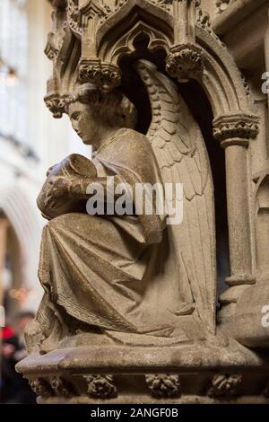 Badewanne, Großbritannien - 10 April, 2019. Innenraum der Abtei von Bath eine anglikanische Pfarrkirche und ehemalige Benediktinerkloster im 7. Jahrhundert berühmt für Ventilator Stockfoto