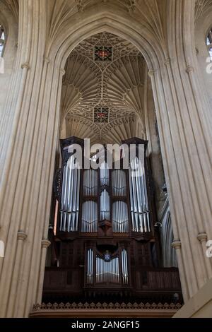 Badewanne, Großbritannien - 10 April, 2019. Innenraum der Abtei von Bath eine anglikanische Pfarrkirche und ehemalige Benediktinerkloster im 7. Jahrhundert berühmt für Ventilator Stockfoto