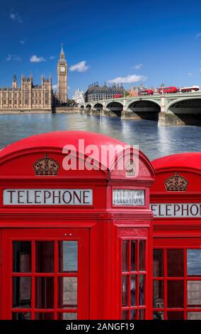 London Symbole mit BIG BEN, DOPPELDECKER und roten Telefonzellen in England, Großbritannien Stockfoto