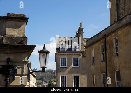 Badewanne, Großbritannien - 10 April, 2019. Straßen von Bad mit georgianischer Architektur. Bath, England, UK, 10. April 2019 Stockfoto