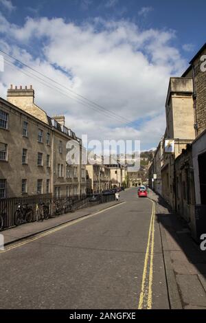 Badewanne, Großbritannien - 10 April, 2019. Straßen von Bad mit georgianischer Architektur. Bath, England, UK, 10. April 2019 Stockfoto