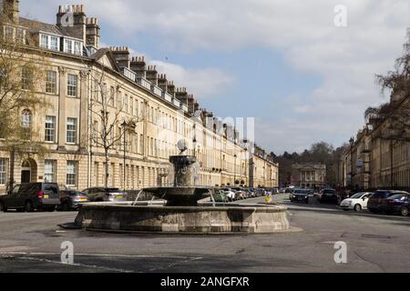 Badewanne, Großbritannien - 10 April, 2019. Straßen von Bad mit georgianischer Architektur. Bath, England, UK, 10. April 2019 Stockfoto