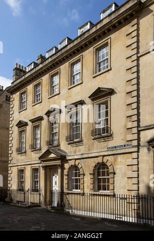 Badewanne, Großbritannien - 10 April, 2019. Straßen von Bad mit georgianischer Architektur. Bath, England, UK, 10. April 2019 Stockfoto