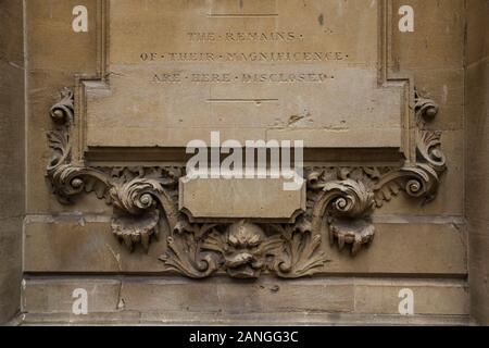 Badewanne, Großbritannien - 10 April, 2019. Stein unterzeichnen. Bath, England, UK, 10. April 2019 Stockfoto