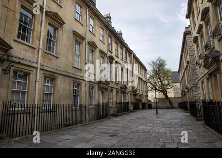Badewanne, Großbritannien - 10 April, 2019. Straßen von Bad mit georgianischer Architektur. Bath, England, UK, 10. April 2019 Stockfoto