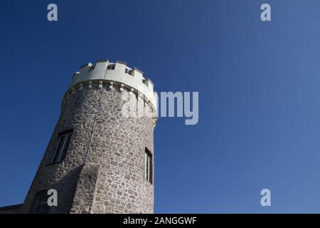 BRISTOL, Großbritannien - 8 April 2019. Clifton Beobachtungsstelle ist eine ehemalige Mühle, die heute als eine Sternwarte, auf Clifton Down entfernt, in der Nähe der Clifton Suspensio Stockfoto