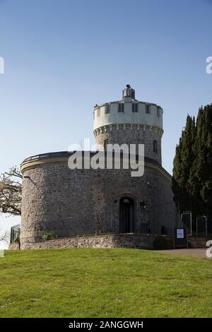 BRISTOL, Großbritannien - 8 April 2019. Clifton Beobachtungsstelle ist eine ehemalige Mühle, die heute als eine Sternwarte, auf Clifton Down entfernt, in der Nähe der Clifton Suspensio Stockfoto