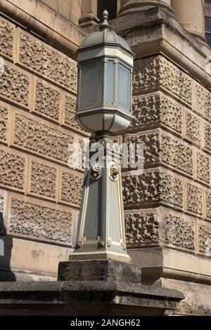 BRISTOL, Großbritannien - 8 April 2019. Bristol City Museum & Art Gallery ist der Edwardianischen barocker Architektur. Bristol, England, UK, April 8, 2019 Stockfoto