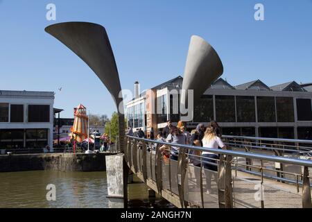 BRISTOL, Großbritannien - 10 April, 2019. Helter Skelter auf den Docks am Ende der Brücke. Bristol, England, UK, 10. April 2019 Stockfoto