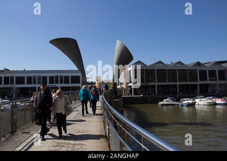 BRISTOL, Großbritannien - 10 April, 2019. Helter Skelter auf den Docks am Ende der Brücke. Bristol, England, UK, 10. April 2019 Stockfoto