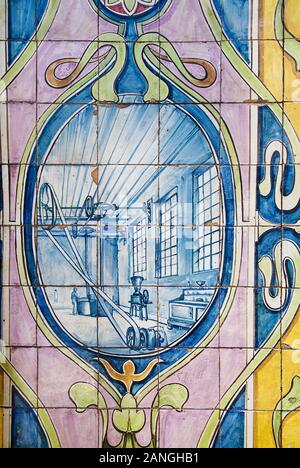 Azulejos Platten aus einem alten Hardware Store in der Corpo Santo Bezirk von Lissabon Stockfoto