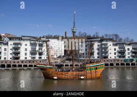 BRISTOL, Großbritannien - 8 April 2019. Die Matthew Holz- Schiff ist eine Nachbildung einer karavelle von John Cabot 1497 segelte von Bristol nach Nordamerika, vermutlich Stockfoto