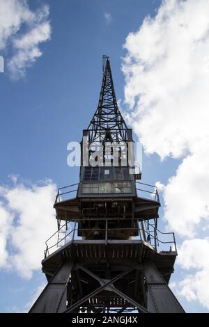 BRISTOL, Großbritannien - 10 April, 2019. Hafen von Bristol aka Bristol Docks mit den alten Ladekran. Bristol, England, UK, 10. April 2019 Stockfoto