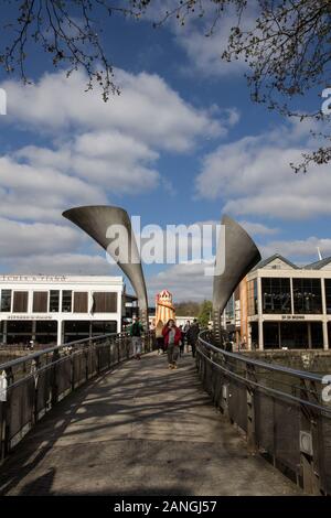 BRISTOL, Großbritannien - 10 April, 2019. Helter Skelter auf den Docks am Ende der Brücke. Bristol, England, UK, 10. April 2019 Stockfoto