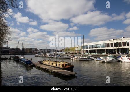 BRISTOL, Großbritannien - 10 April, 2019. Hafen von Bristol aka Bristol Docks besteht seit dem 13. Jahrhundert neu im 19. Jahrhundert wird auch oft als Stockfoto