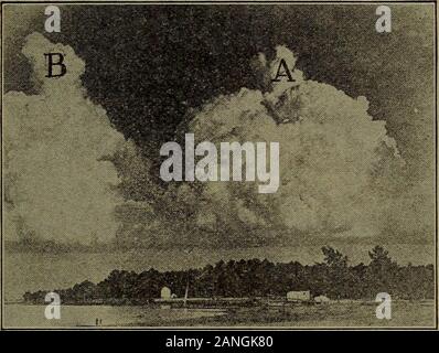 Wissenschaft für Anfänger. Abb. 129,- A - Cumulo Nimbus, oder Thunder head. Diese Wolke hat begunto Regen, aber es ist noch nicht lange her. Die mehr Cirrus fringe an einem zeigt, dass por- wahrscheinlich begann zu regnen, bevor die anderen sichtbaren Teile. Der WASSERDAMPF DER LUFT 173. Abb. 130.- eine große Cumulus. Beachten Sie die Basis und hohen Gipfeln. Theturret jeweils über der Kuppel zeigt eine viel stärkere Nach oben Aktuelle von airat diese Punkte. Die scharfe sauber - obere Kante über die meisten bothdomes Schnitt zeigt, dass Regen noch nicht in diese Teile der Cloud begonnen. Revolver eine leicht verletzt (nicht ganz deutlich im Schnitt), Anzeigen thatrain ist Begi Stockfoto