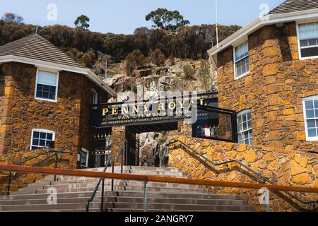 Launceston, Tasmanien - 3. Januar 2020: Das eingangsschild zum Penny Royal, Launceston. Stockfoto