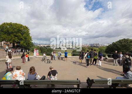 Blick vom Greenwich in Queens House Royal Naval College und Canary Wharf, London, UK Stockfoto