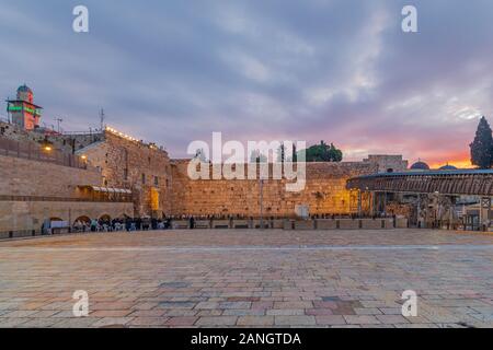 Blick auf die Westliche Mauer Plazza vor Sonnenaufgang, Jerusalem - Israel Stockfoto