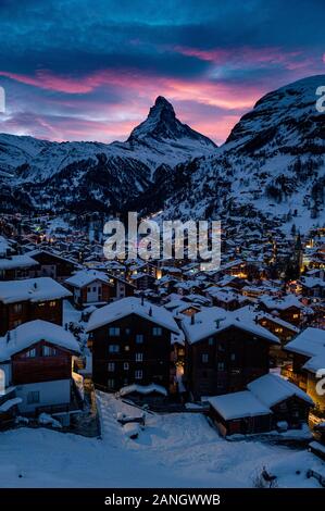 Zermatt in der Schweiz auf einen wunderbaren Sonnenuntergang Stockfoto