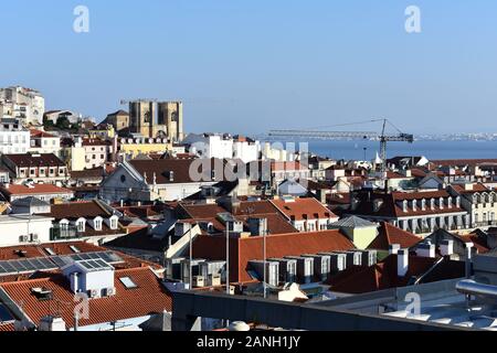 Blick auf die Stadt Lissabon von der Spitze des Santa Justa Lifts, Lissabon, Portugal Stockfoto