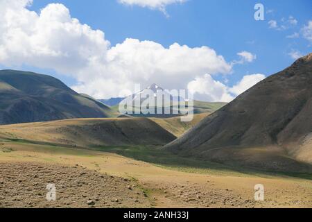Tian Shan Gebirge im Osten Kirgisistans in der Nähe von kochkor Stockfoto