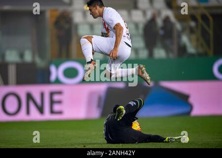 Simone Colombi (Parma) Diego Almeira Perotti (Roma) Während der Italienischen 'Tim Cup' Match zwischen Parma 0-2 Roma auf Ennio Tardini Stadium am 16 Januar, 2020 in Parma, Italien. (Foto von Maurizio Borsari/LBA) Stockfoto